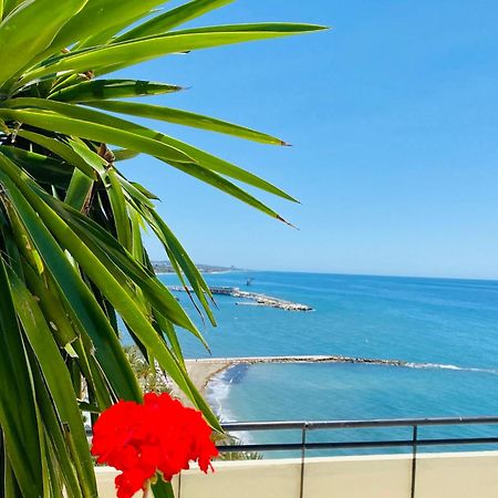 Apartment On The First Line Of The Sea With A View And Free Parking Marbella Luaran gambar