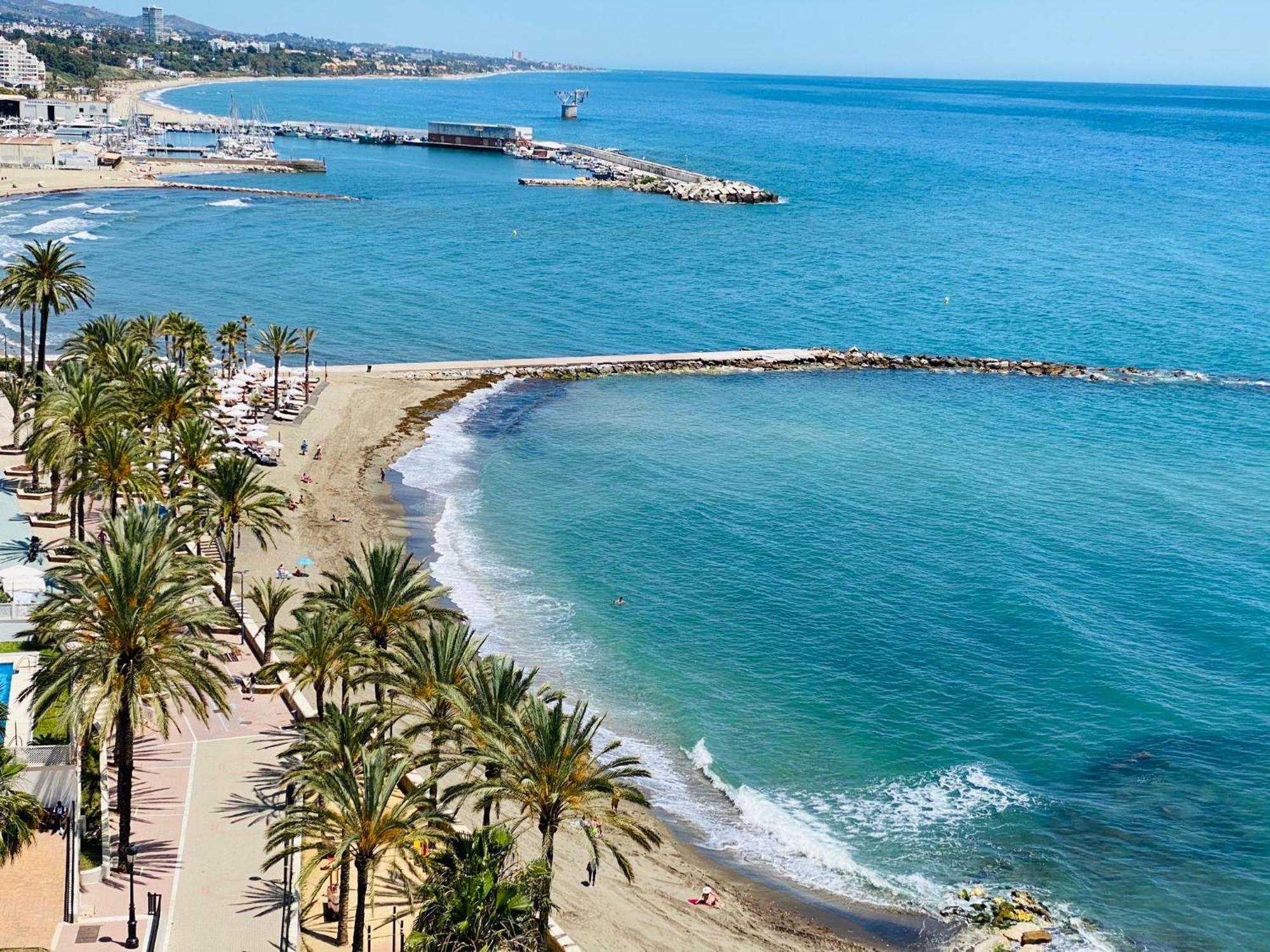 Apartment On The First Line Of The Sea With A View And Free Parking Marbella Luaran gambar