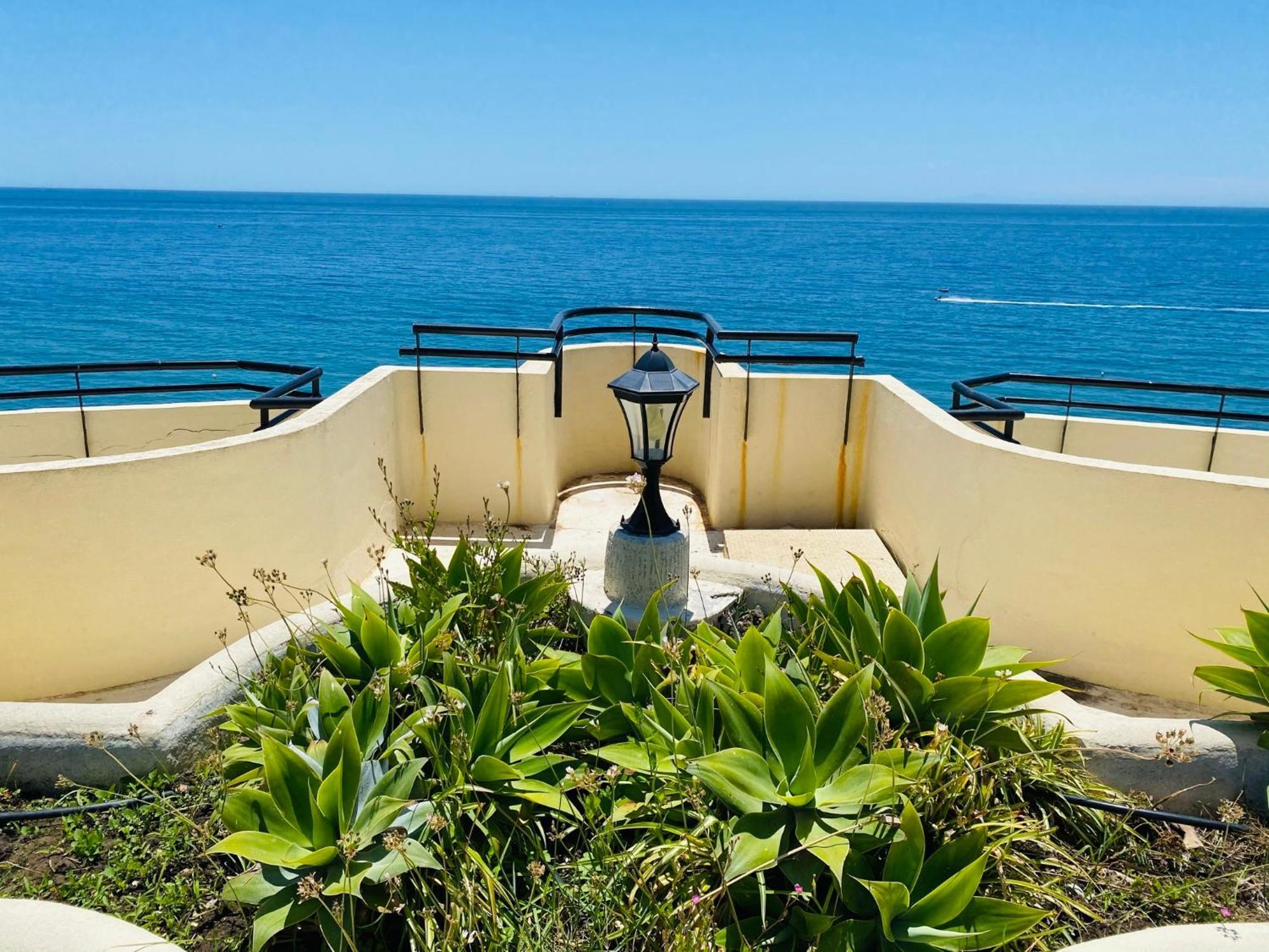 Apartment On The First Line Of The Sea With A View And Free Parking Marbella Luaran gambar