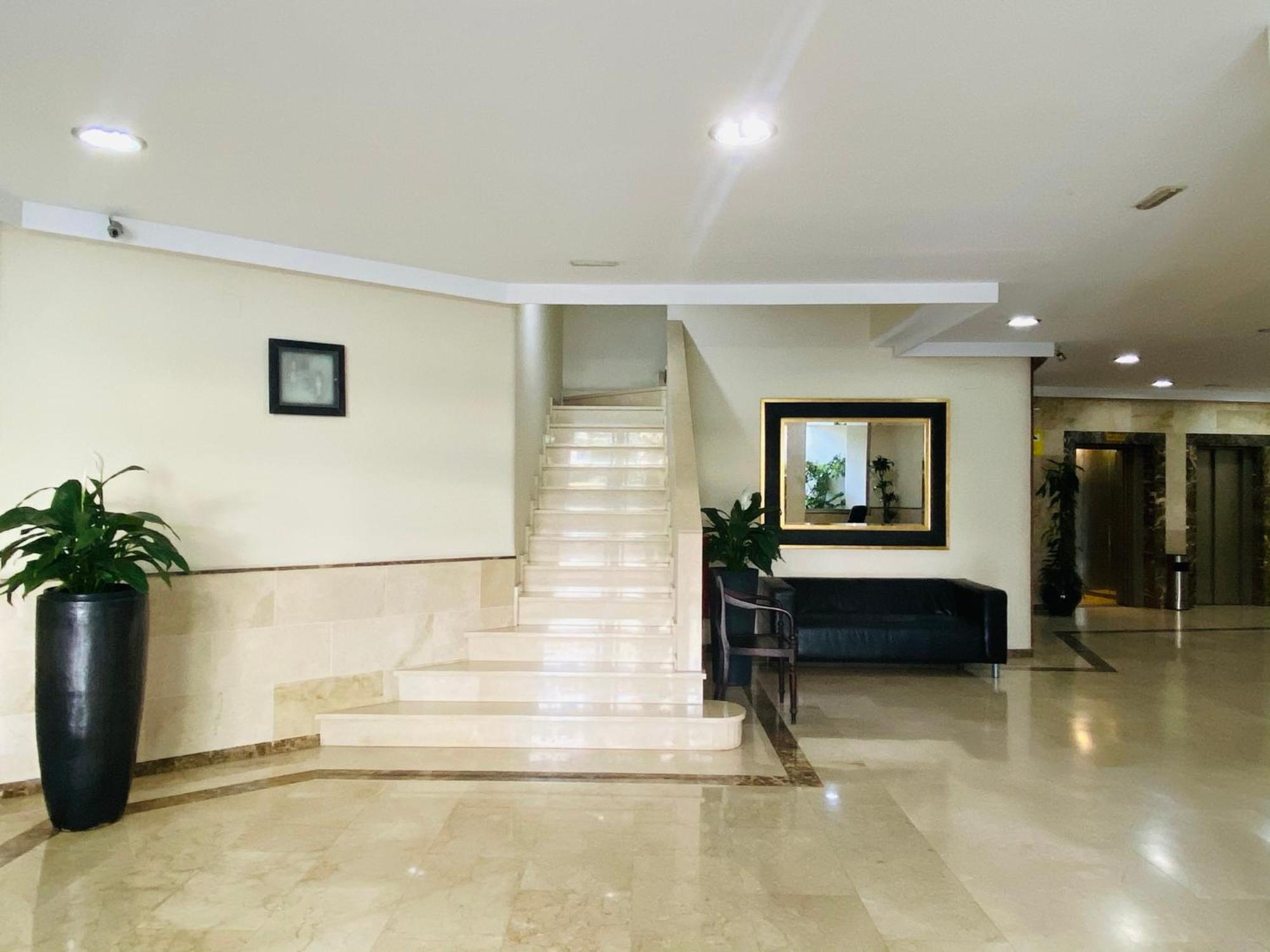 Apartment On The First Line Of The Sea With A View And Free Parking Marbella Luaran gambar