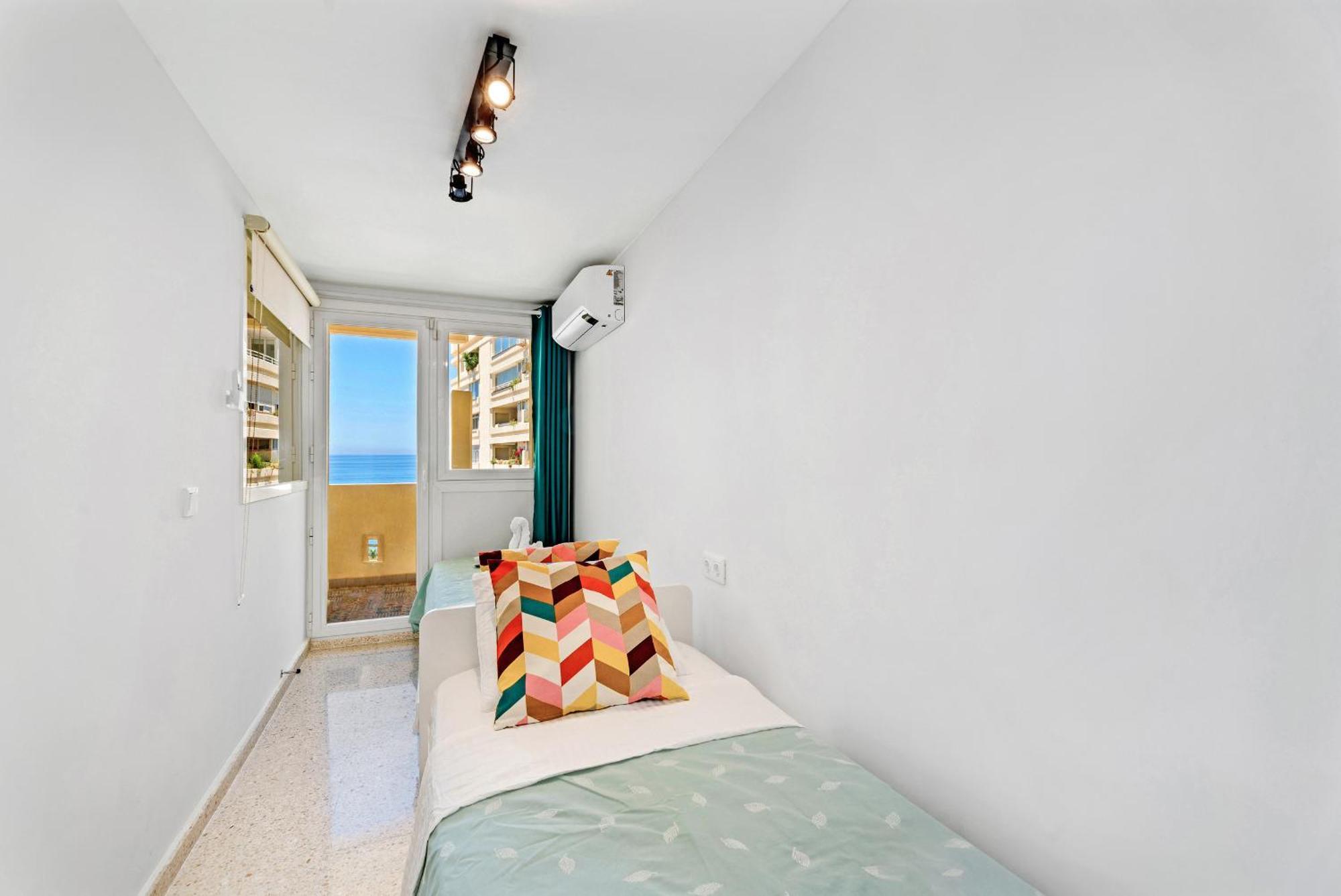 Apartment On The First Line Of The Sea With A View And Free Parking Marbella Luaran gambar